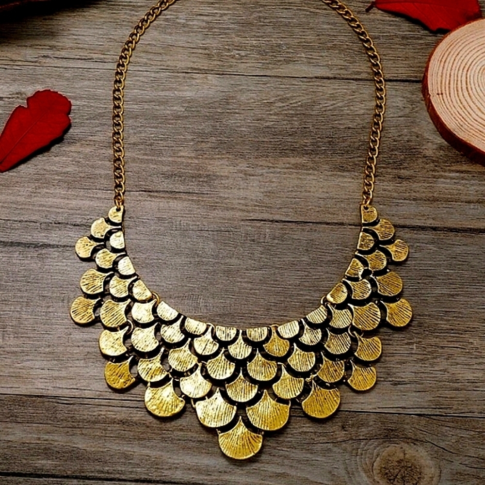 💖 Emery Rose Leaf Shaped Metal Decor Necklace